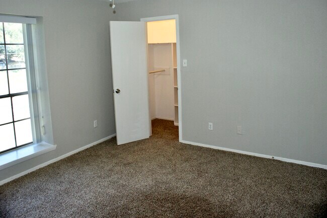 Bedroom #3 Extra Closet - 4208 Wyatt St