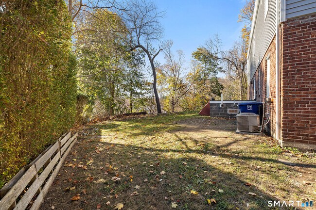 Foto del edificio - 273 High Ridge Dr