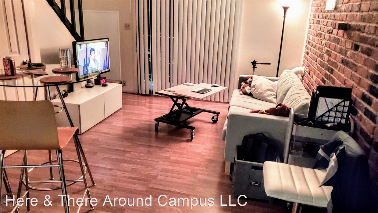 Primary Photo - 2 br, 1 bath Room For Rent - 2022 Iuka Ave