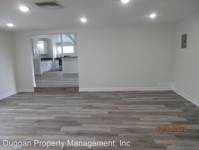 Building Photo - 3 br, 1.5 bath House - 12900 Vaughn St