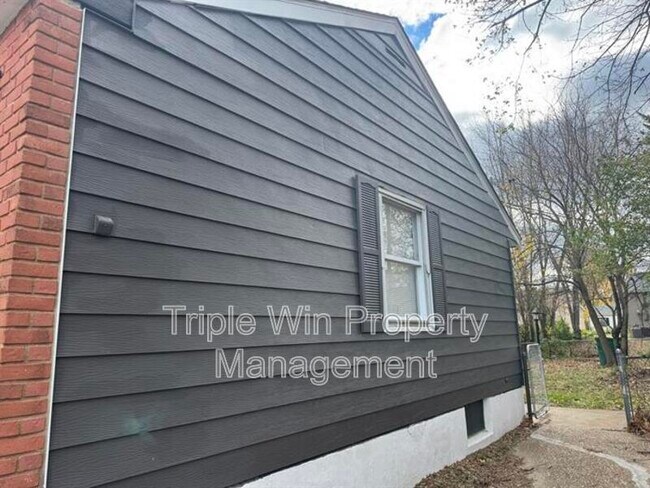 Building Photo - 424 Crawford Rd