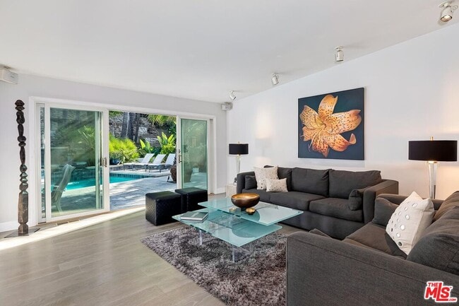 Building Photo - 1514 San Ysidro Dr