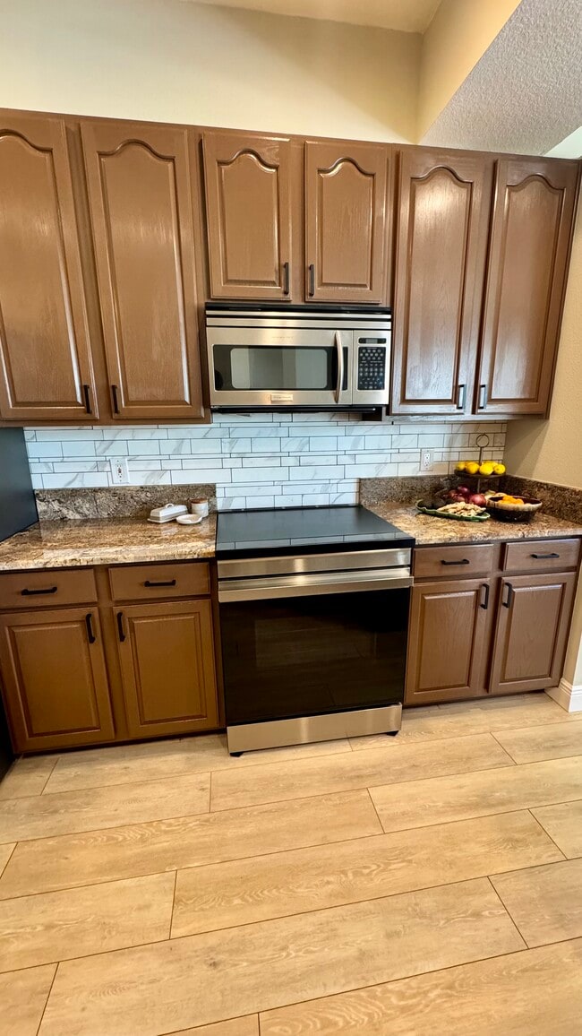 Building Photo - 480 Bridle Path Way