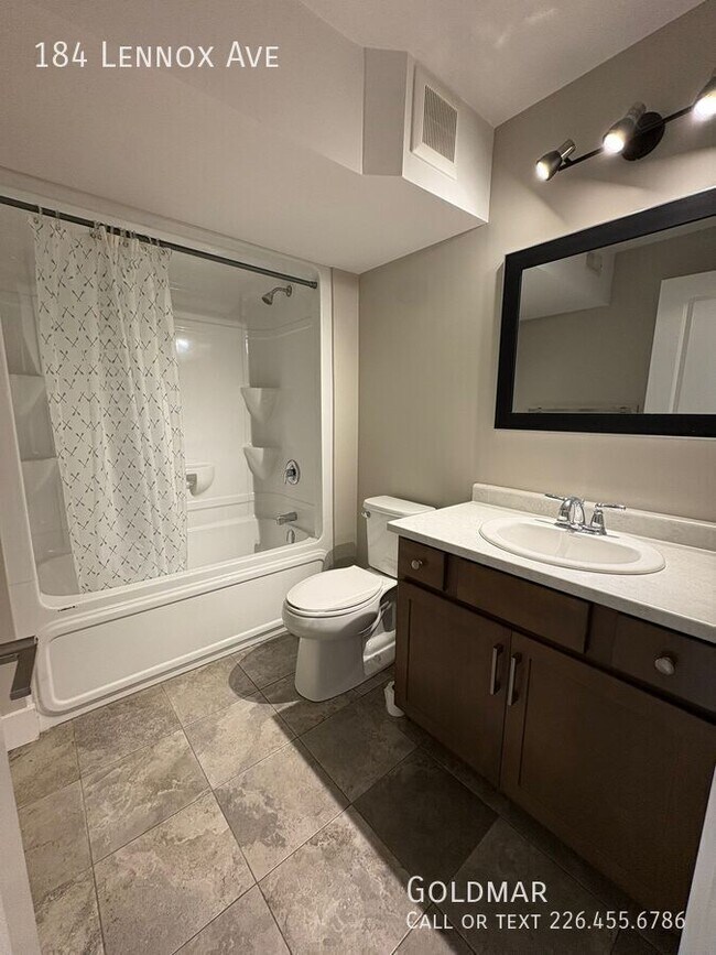 Photo du bâtiment - Newly built, spacious lower unit in Essex!