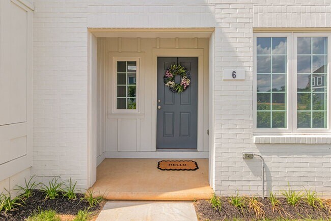 Foto del edificio - Newly Built Home w Large Island in Open Kitchen Design, 2-Car Garage, Bedroom-Level Laundry, Gas ...