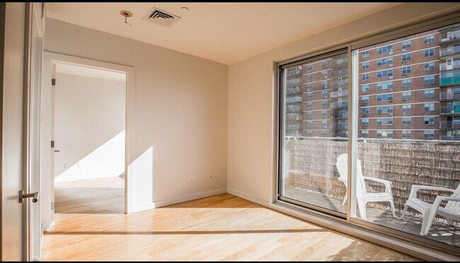 Foto del edificio - 25 Montrose Ave