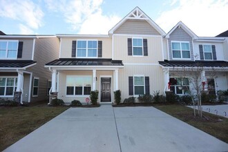 Building Photo - 425 Viceroy Ln