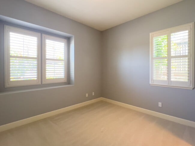 Building Photo - Stunning Five Bedroom Newer Napa Home