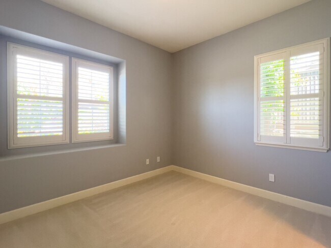 Foto del edificio - Stunning Five Bedroom Newer Napa Home
