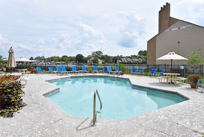 Foto del edificio - 12800 Melville Dr