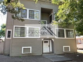 Building Photo - 830 N Van Buren St