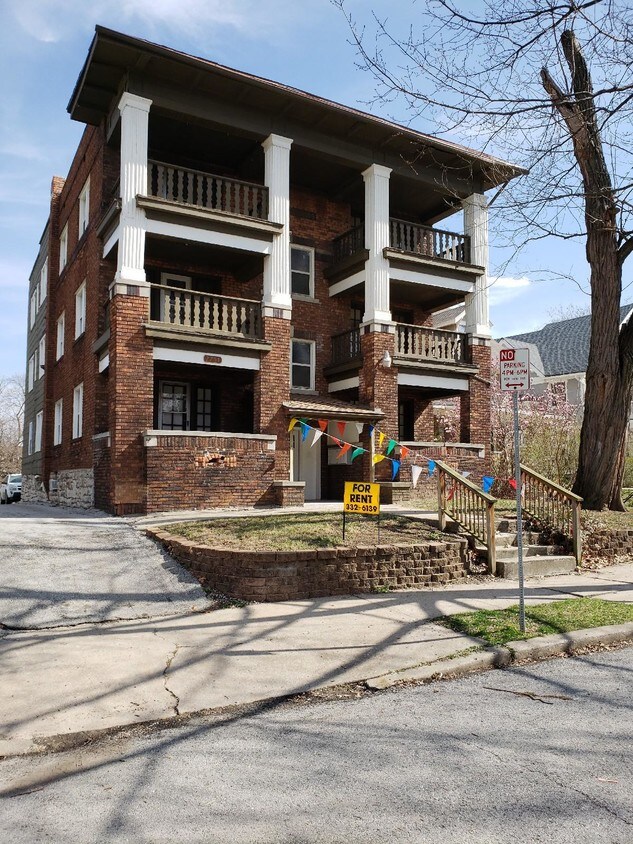 Primary Photo - 2751 Charlotte St