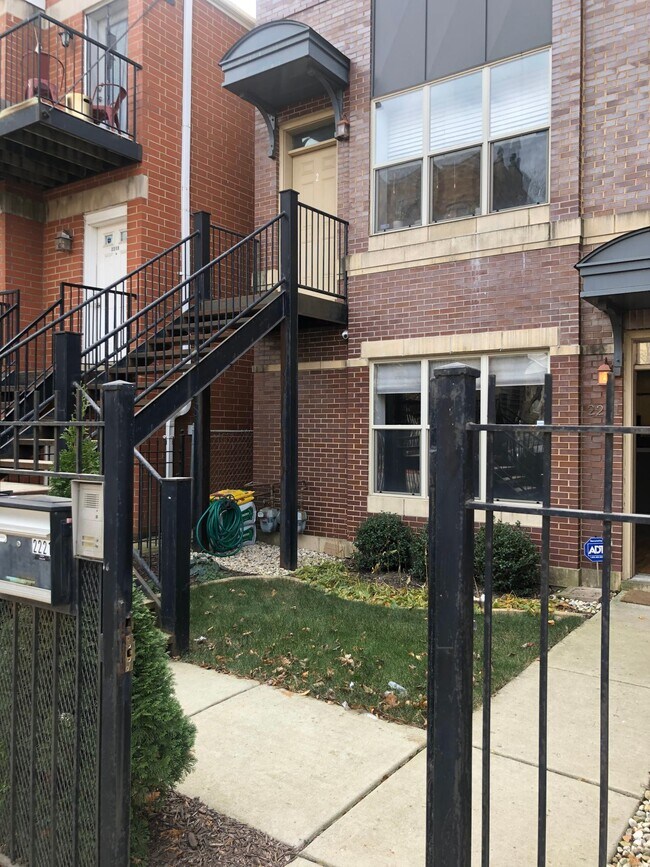 Entrance - 2221 W Monroe St