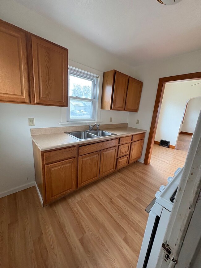 Building Photo - 3 bedroom 1 ba single family home