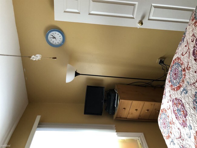 Foto del edificio - 2 br, 1 bath Triplex - 1986 E Dryden Rd