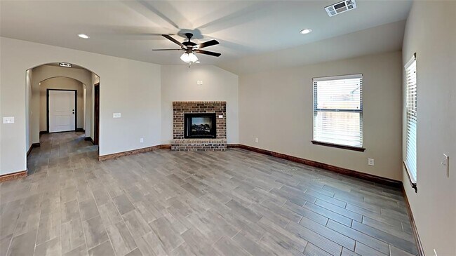 Building Photo - 14301 Peach Tree Dr