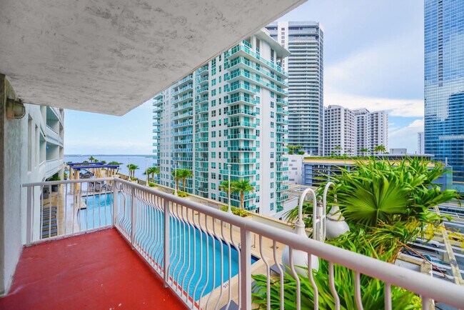 Foto del edificio - 1200 Brickell Bay Dr