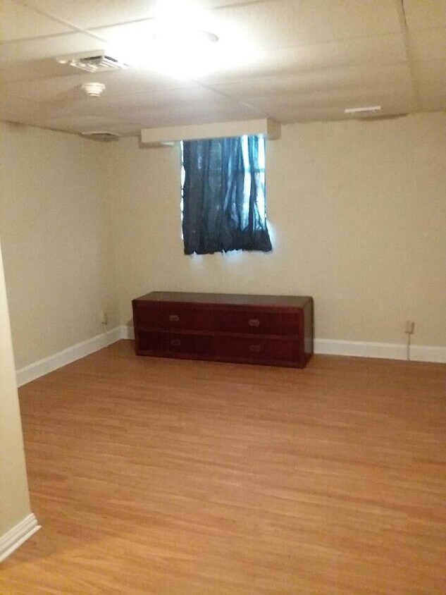 Building Photo - 137 E Washington St