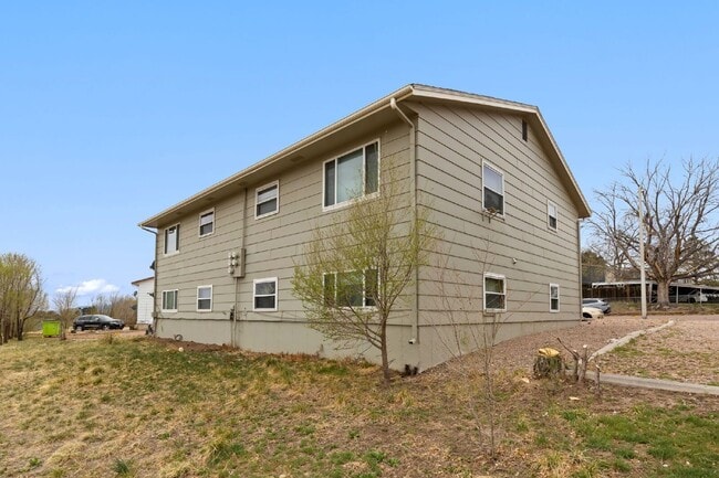 Building Photo - 1163 Cree Dr