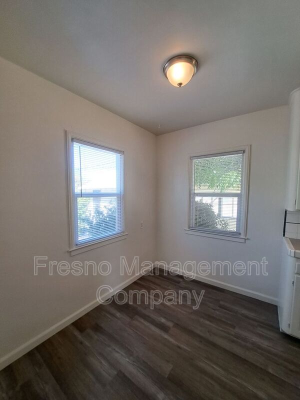 Building Photo - 438 N Effie St.