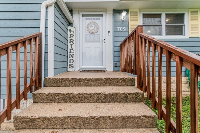 Building Photo - Back porch with a large yard!