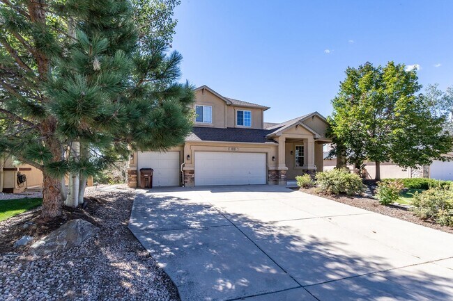 Foto del edificio - Beautiful 2 Story Home in District 20!