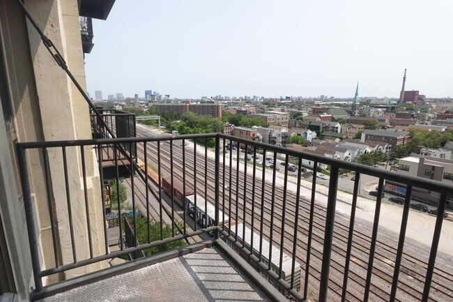 Foto del edificio - 1550 S Blue Island Ave