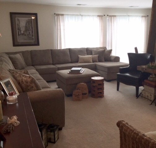 Foto del edificio - 324 Silverwood Ct