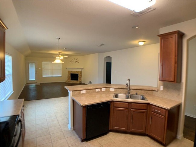 Building Photo - 218 Ashlawn Dr