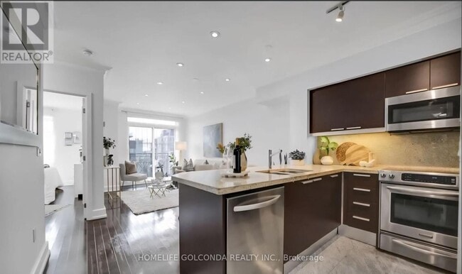 Building Photo - 650-650 Sheppard Ave E