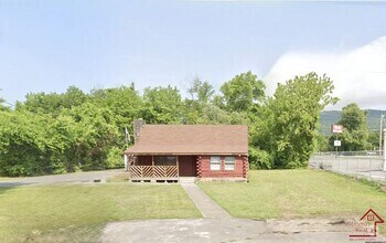 Building Photo - 101A S Aster Ave