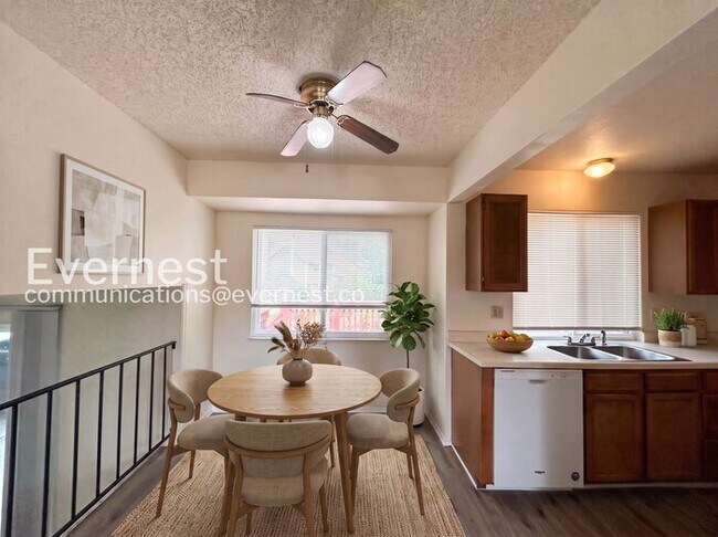 Foto del edificio - 2702 Dickens Dr