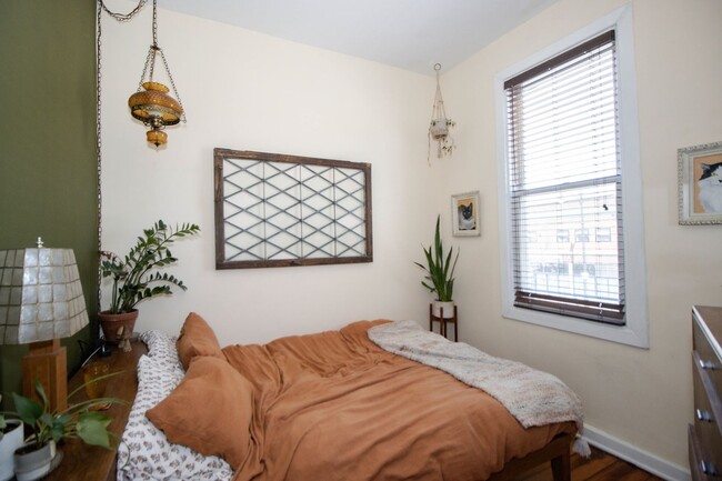 Building Photo - QUAINT 1bed+DEN APARTMENT IN GREAT BUCKTOW...