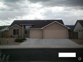 Building Photo - 942 Agate Ct