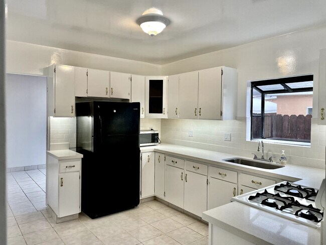 Building Photo - 6033 Dauphin St