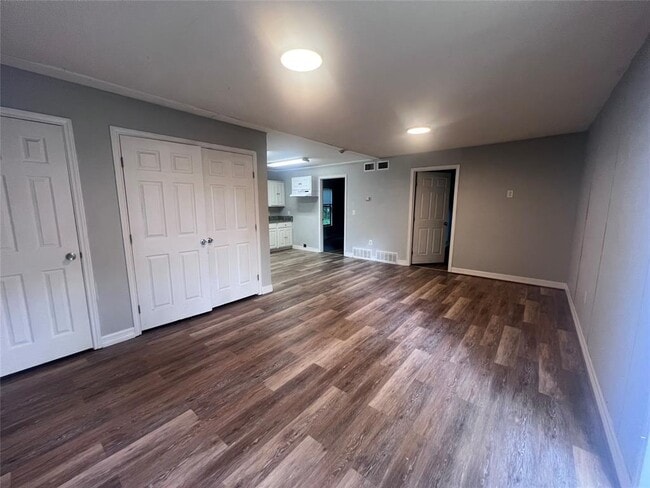 Building Photo - 115 W Mulberry Ave