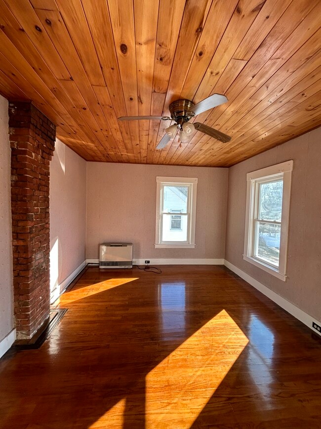 Living Room - 21 Washington St
