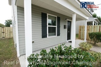 Building Photo - 720 N 10th St