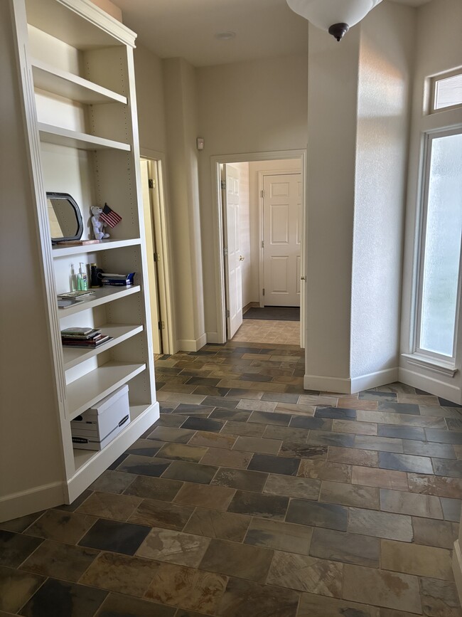 Building Photo - 6615 Aston Cir