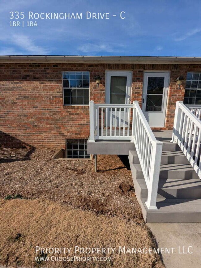 Foto del edificio - 335 Rockingham Dr