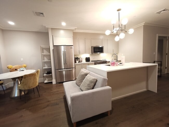 Building Photo - 214 Market St