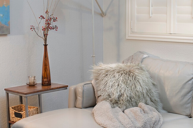 Decorating detail - 73 Summerfield St