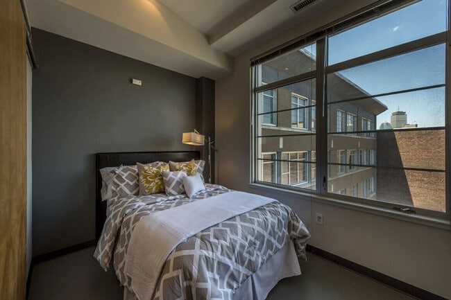 Foto del edificio - 160 E Berkeley St