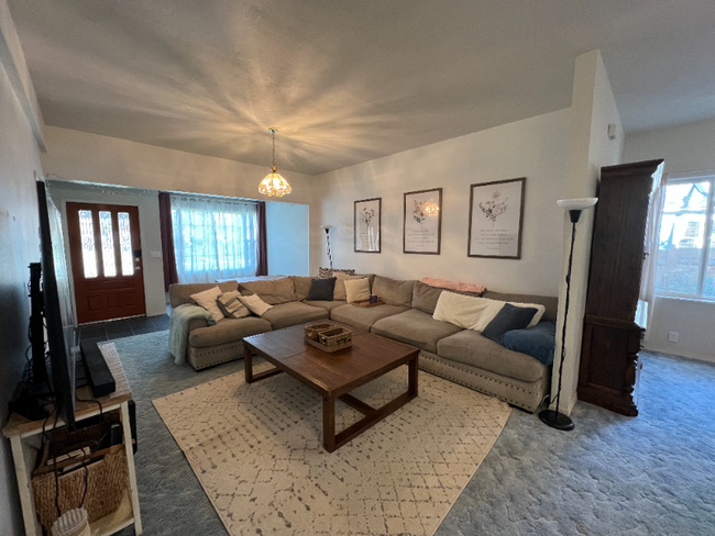 Foto del edificio - 927 E 6th St
