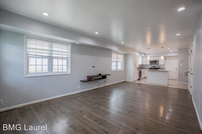 Building Photo - 3 br, 2.5 bath House - 5517 Hunt Pl NE
