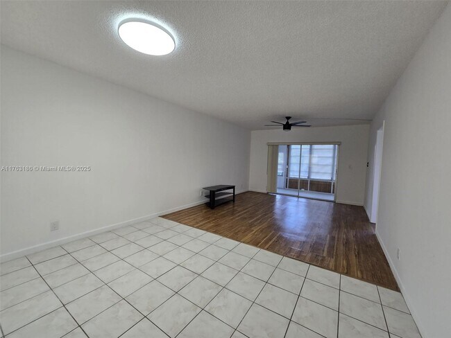 Building Photo - 3900 NW 76th Ave