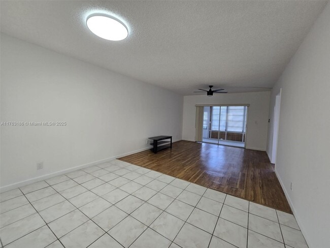 Foto del edificio - 3900 NW 76th Ave