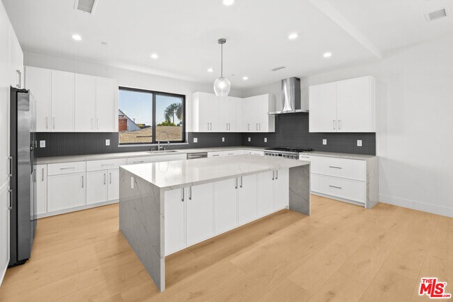 Foto del edificio - 8902 Sawyer St