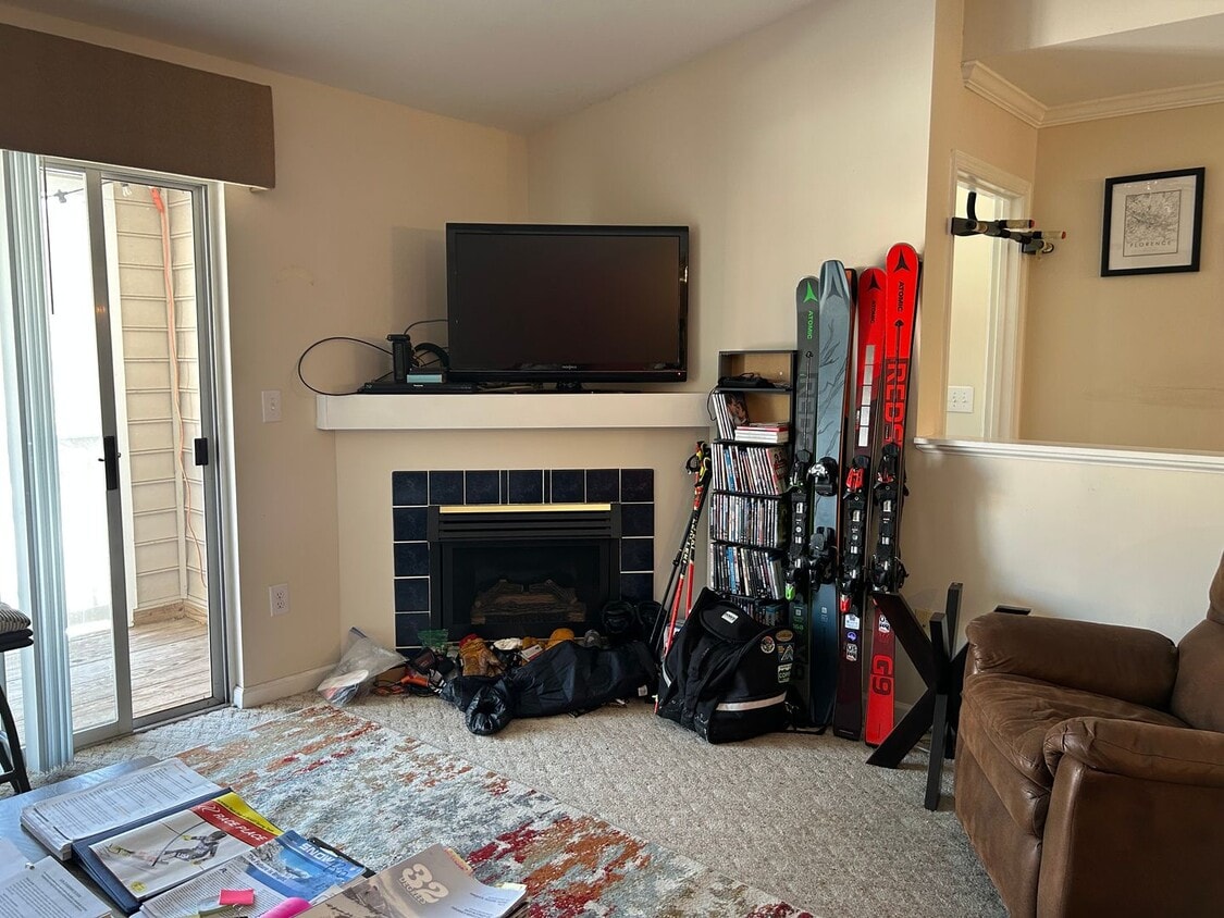 Photo - 215 Knollwood