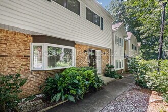Building Photo - 7312 Cardigan Cir NE